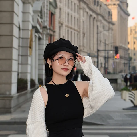 Mimi, Account Manager